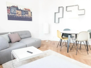 Beautiful 2-bed With Large Balcony