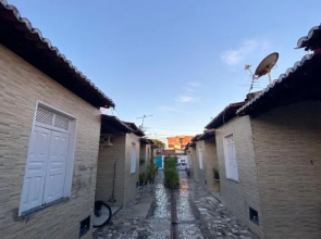 Casa em residencial, mobiliada para temporada.