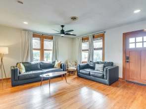 2 Mi to Pleasure Pier: Pet-friendly Gem w/ Yard