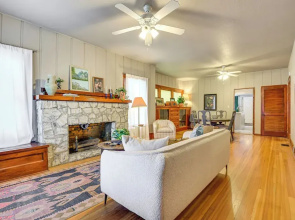 Stroll to Bradenton Riverwalk! Stylish Apartment