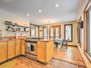 Waitsfield Vacation Rental w/ Private Hot Tub
