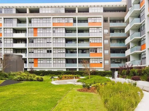 3BR Penthouse above a Shopping Mall