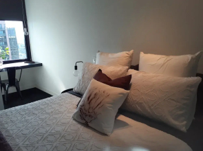 Top Floor Stunning Views