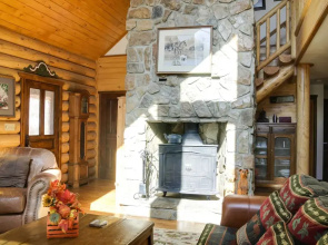 'lacy's Log Cabin' Alto Home w/ Mountain Views!