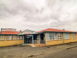 White Horse Inn Restaurant & Motel