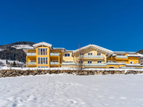 Hilltop apartment in Piesendorf with balcony