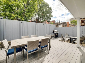 Walk to Walnut St: Shadyside House w/ Deck