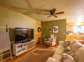 Rose Lane Cottage Studio With Game Room and Private Hot Tub by Redawning