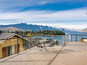 Spacious Unit With Views And Balcony