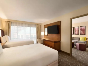 Hilton Phoenix Suites