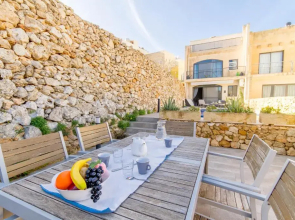 Ta'Siku Gozitan villa + Pool & hot tub