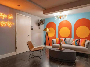 Beds n' Drinks Hostel