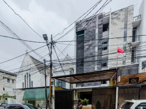 RedDoorz Plus @ Pasar Baru