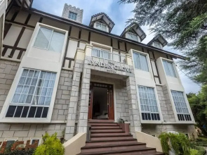 The Lynden Grove Hotel