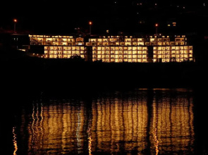 The Rees Hotel, Luxury Apartments & Lakeside Residences