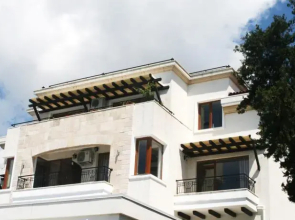 Iris Hotel