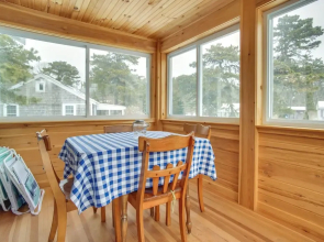 Walk to Beach: South Chatham Home