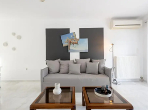 Elegant Coastal Haven Fully Renovated 3-bedroom Apartment