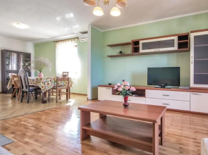 Nice Home in Bratulici With Wifi and 6 Bedrooms