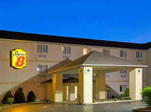 Super 8 by Wyndham Pontoon Beach IL/St. Louis MO Area