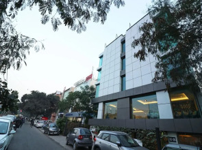 Capital O 27044 Hotel The Orion Plaza