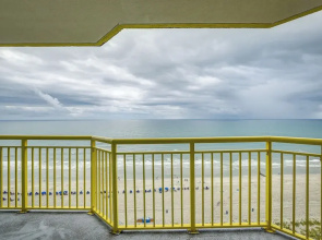 2 Mi to Barefoot Landing: Condo w/ Beach Access!