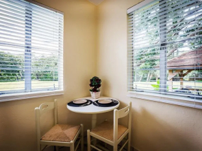 Mar Bay Motel &Suites