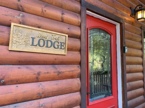 Cabin w/ Hot Tub & Games, 4 Mi to Beavers Bend!