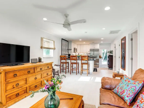 Vibrant North Palm Beach Home ~ 2 Mi to Beach!