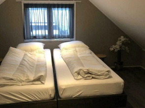 Holiday home in a holiday park directly on the recreational lake and the Veluwe