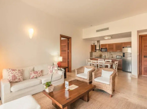 Apartment w Jacuzzi Beach Balcony in Sublime