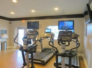 The Point Hotel & Suites