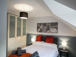 House Sleeps6-garden-petsok-parking-long Stay Disc