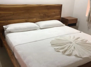 Emerald Luxe Suites