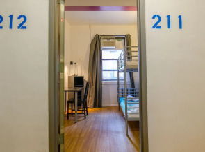 Jazz on the Park Hostel