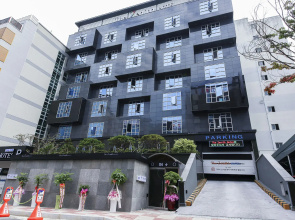 The Zenith Hotel