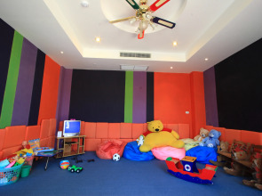 All Seasons Naiharn Phuket