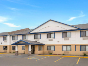 Travelodge by Wyndham Fargo West Acres