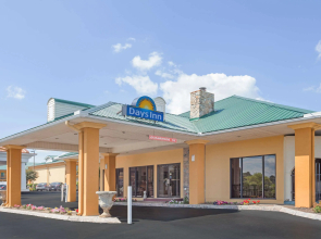 Days Inn by Wyndham Lenoir City