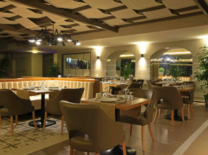 Sun City Apartments & Hotel