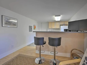 Quaint DT Greenport Apt - 2 Mi to Shelter Island!