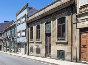 Guesthouse Bonjardim by LovelyStay