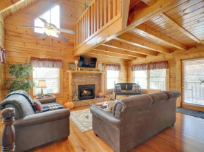 Romantic Cabin w/ Hot Tub in Pigeon Forge!
