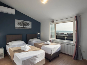 Nice Home in Podstrana With Wifi and 2 Bedrooms