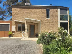 Riesling Trail and Clare Valley Cottages