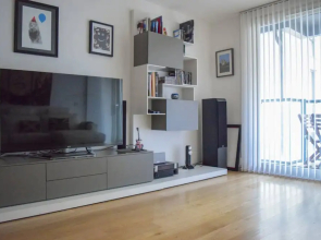 Modern 2 Bedroom Apartment with Balcony On The Canal