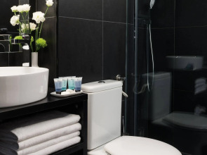 Sea Side by Zvieli Hotels