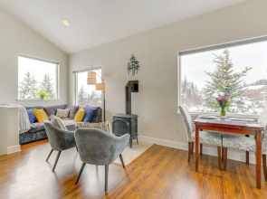 Scenic & Cozy 'sweet Northern Comfort' in Homer!