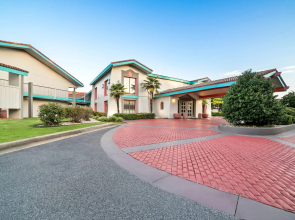 Howard Johnson by Wyndham Columbus Fort Moore