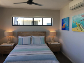 NEW UPMARKET COMFORTABLE 2 Bed, 2 Bath, OCEAN VIEWS, 250m to BUDDINA BEACH!